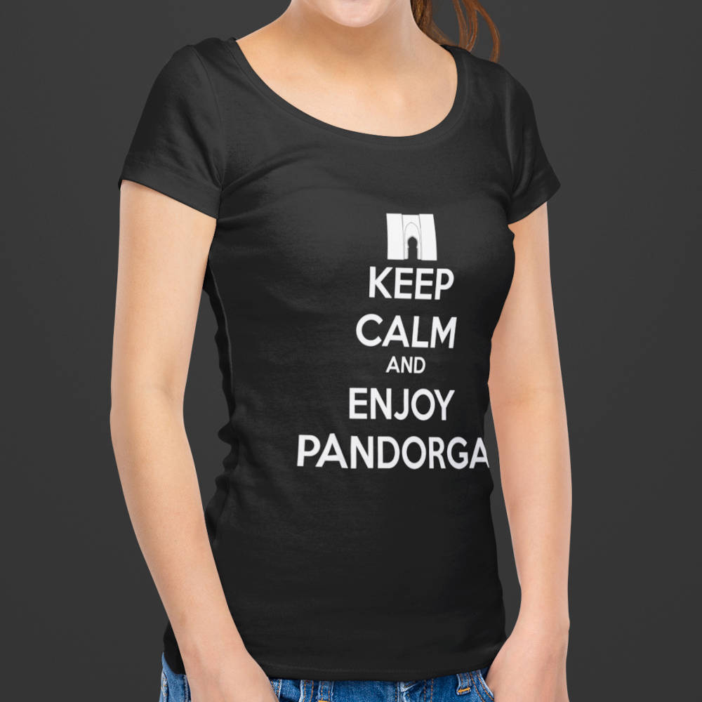 Camiseta negra de moza keep calm an enjoy pandorga de ciudad real